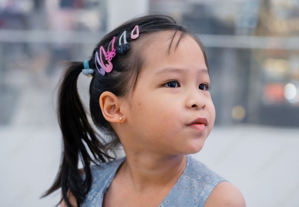 Boucles d'oreilles enfant provisoires